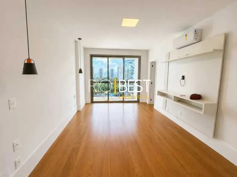 Unfurnished 4-bedroom apartment with open-plan kitchen — photo 21