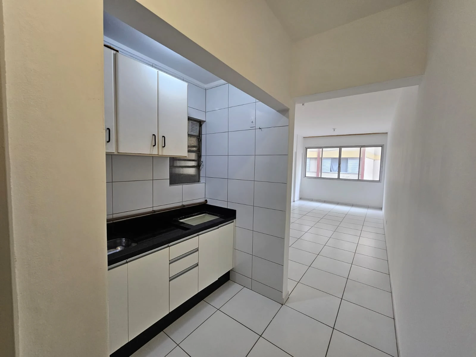 One-bedroom, 40 m² apartment in Florianópolis — photo 2