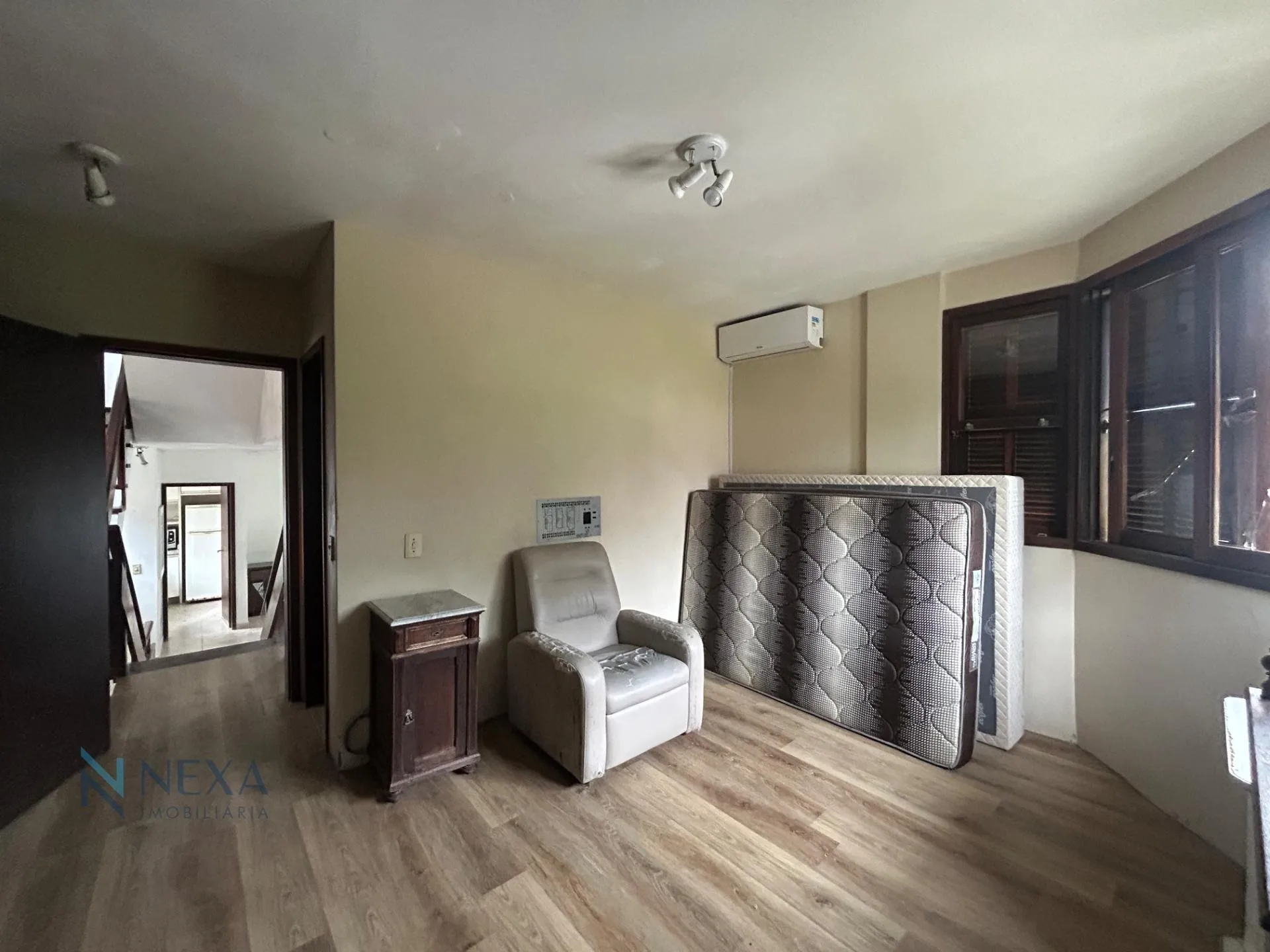 Затишний будинок 200 м² з 4 спальнями та балконом — photo 14