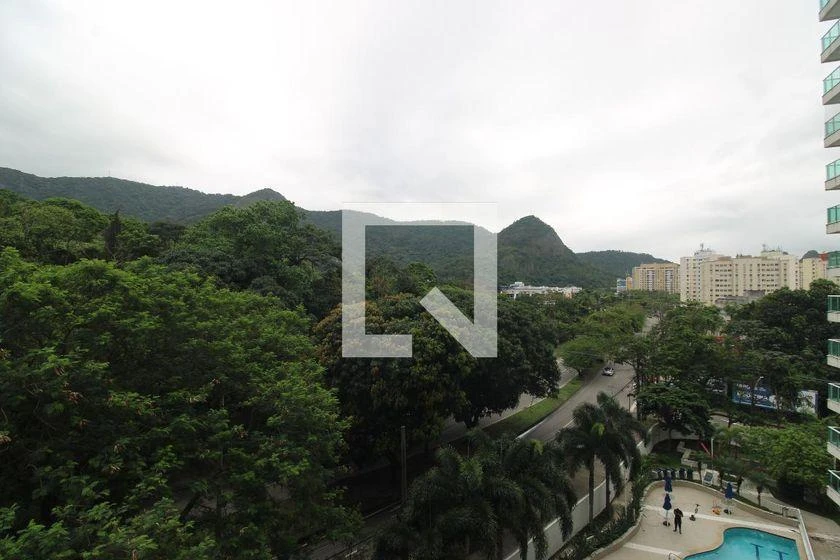 One-bedroom apartment with a mountain view in Rio de Janeiro — photo 15