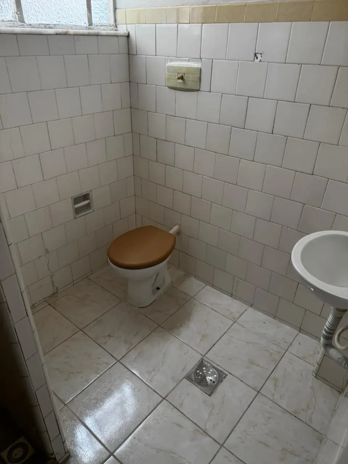 Wood or laminate floors in a 2-bedroom apartment, 65 m² — photo 16