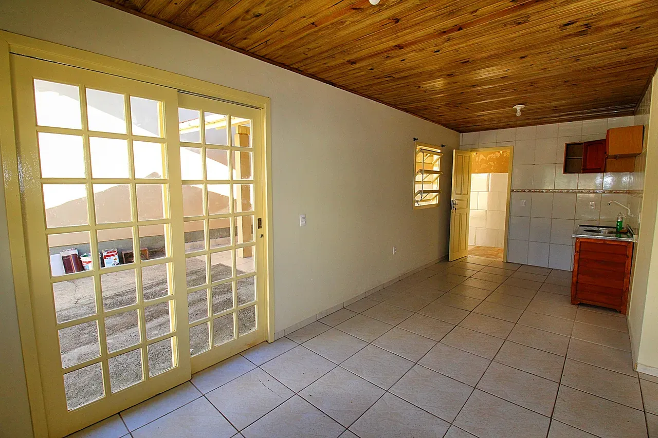 Balcony with a grill in a 2-bedroom house, 60 m² — photo 17