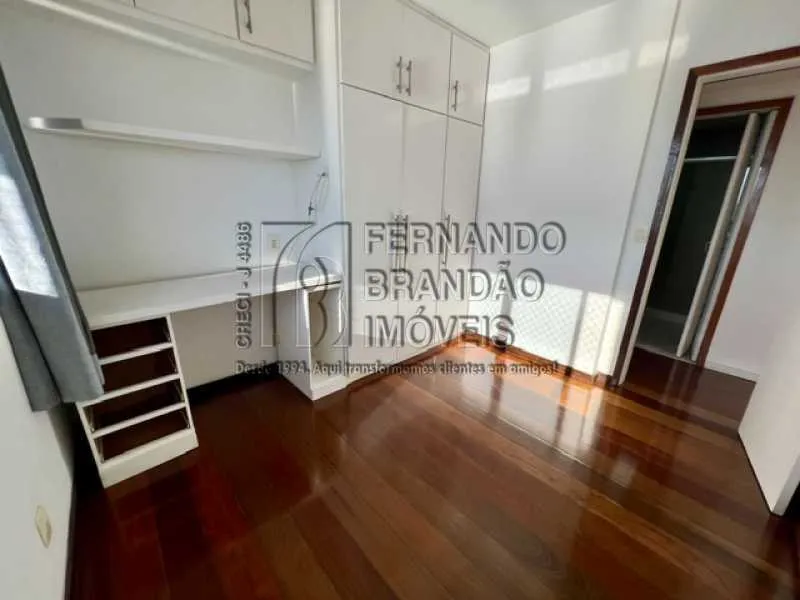 3-bedroom apartment with balcony grill and fitted details — photo 4