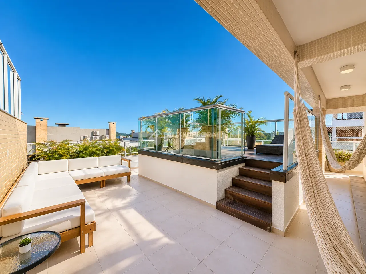 Furnished penthouse 301 m² with 3 bedrooms and 2 parking