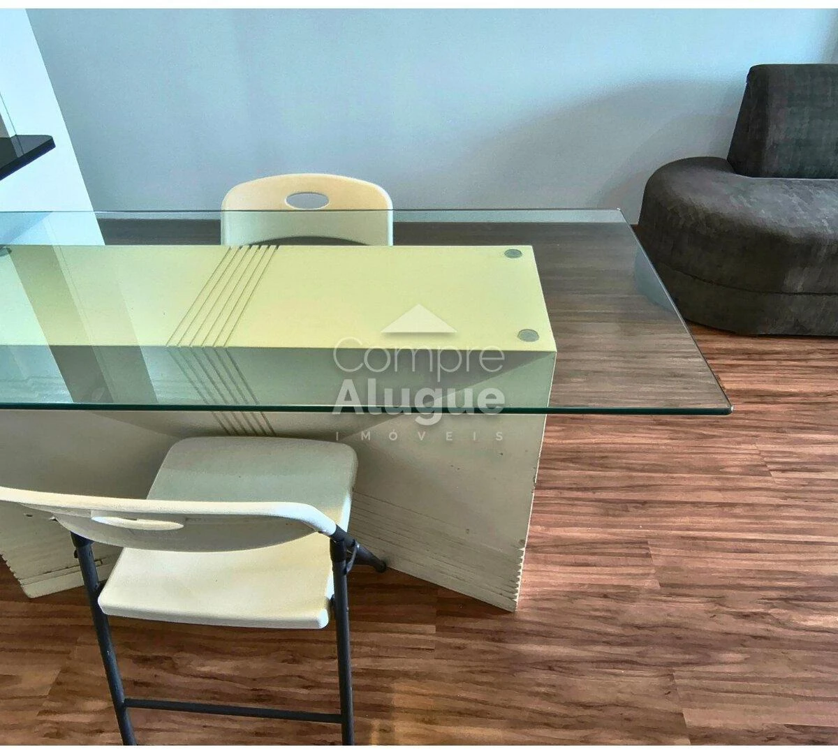 Glass-enclosed balcony in a one-bedroom apartment, 53 m² — photo 20
