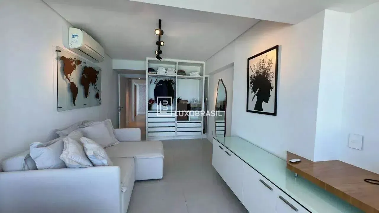 Furnished 3-bedroom apartment with 4 bathrooms and 330 m² — photo 15