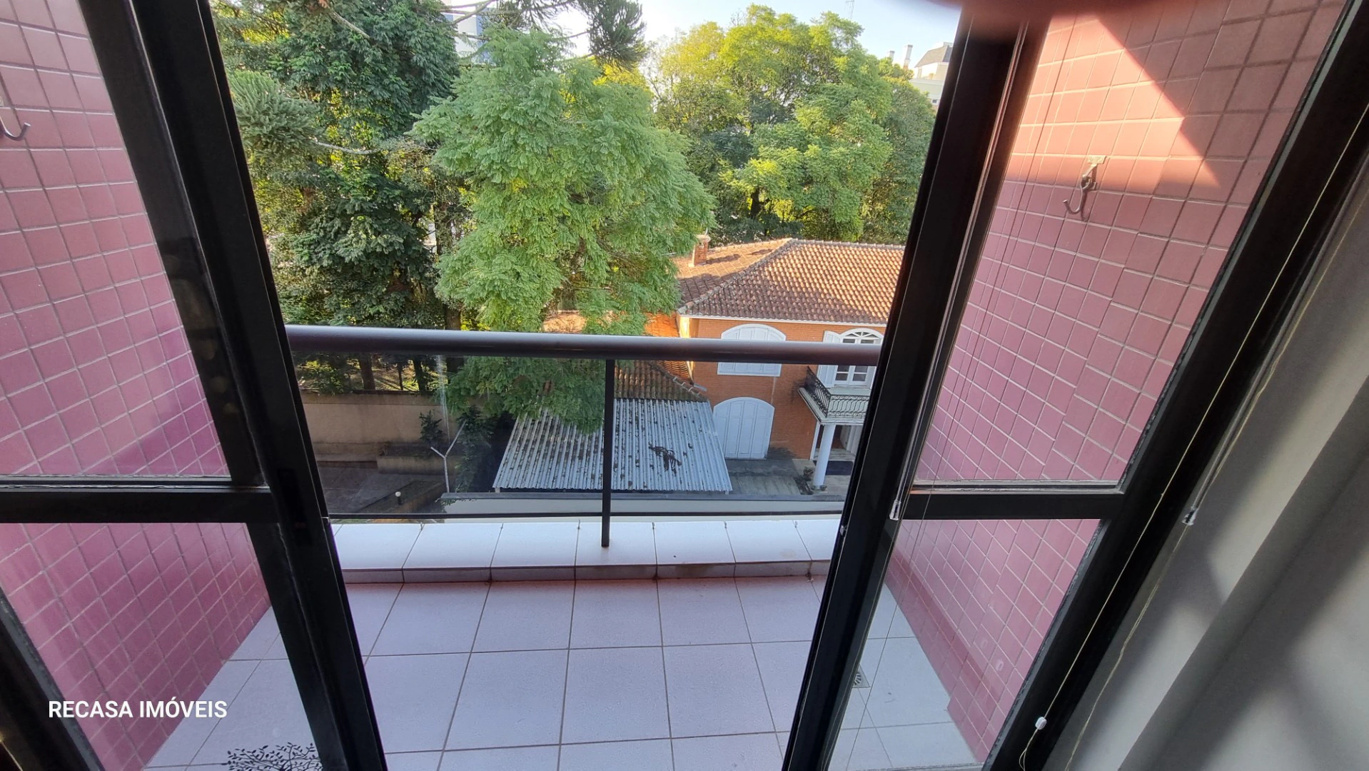 2-bedroom apartment with a washing machine in Curitiba