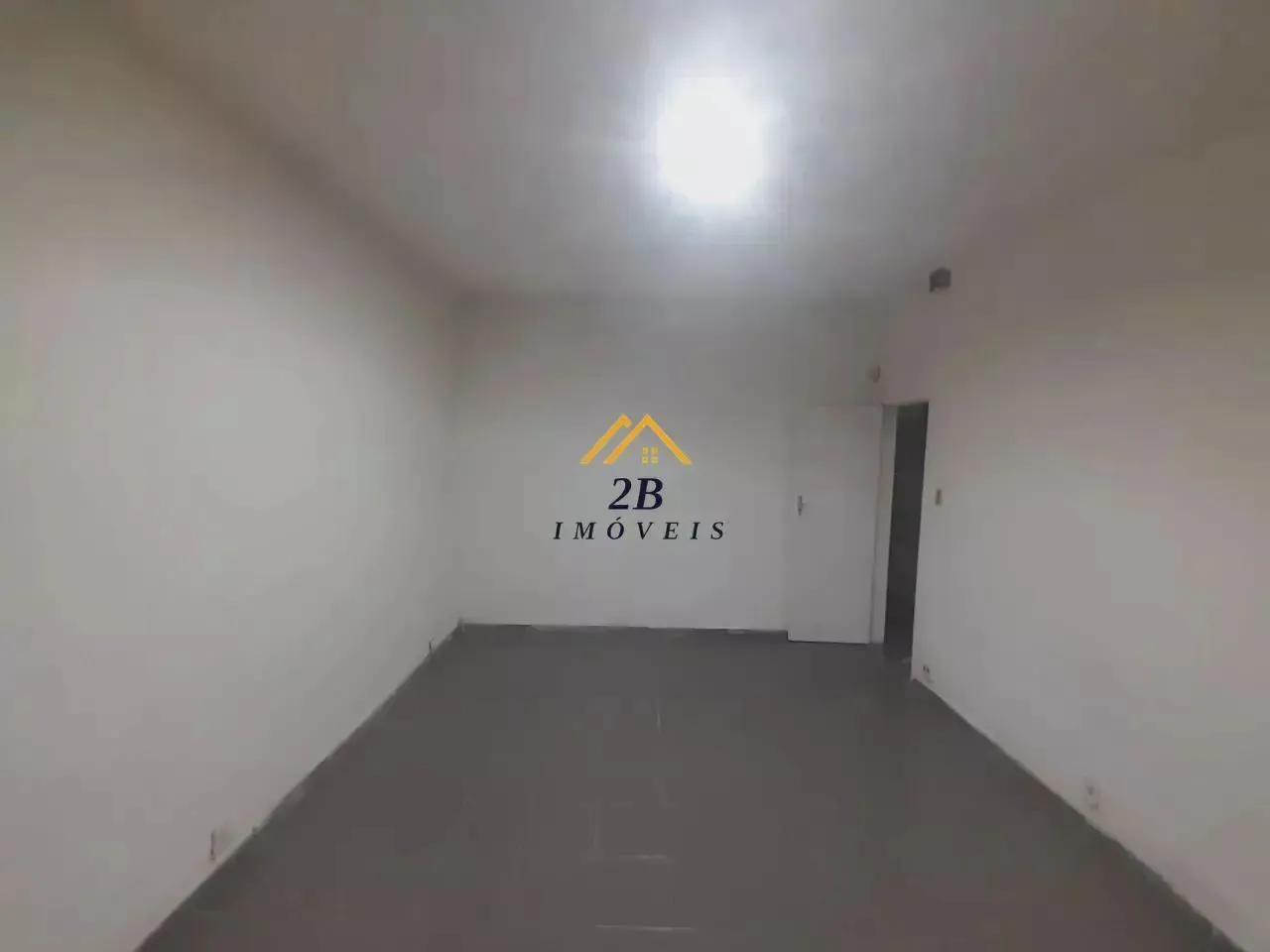 Commercial house with 5 bedrooms and 3 bathrooms — photo 14