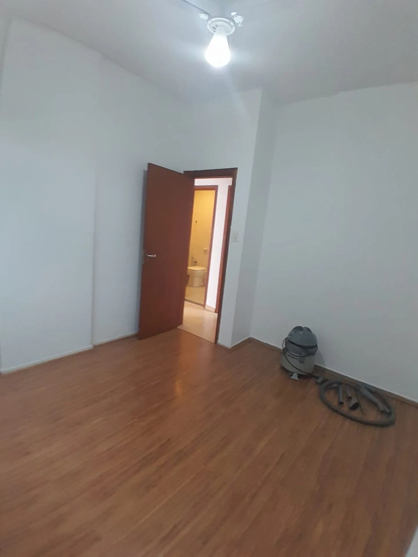 Apartment, 88 m², with wood or laminate floors — photo 3
