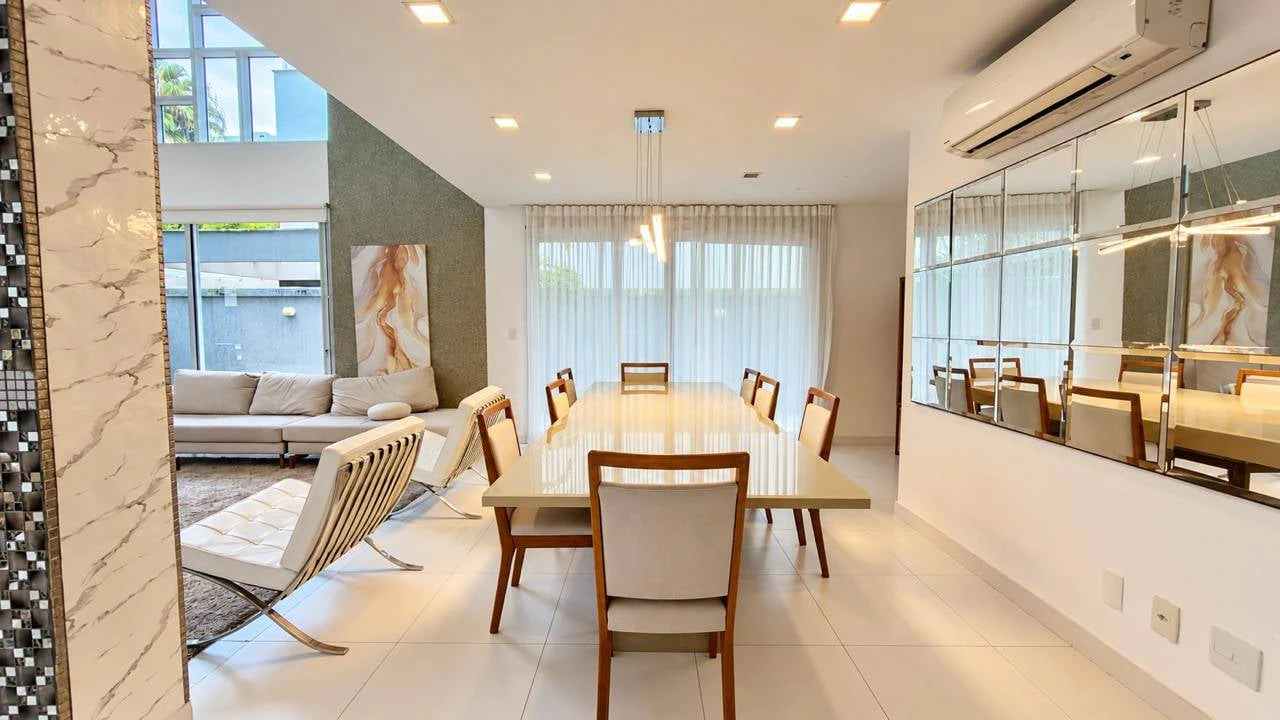 4-bedroom house with floor-to-ceiling windows — photo 13