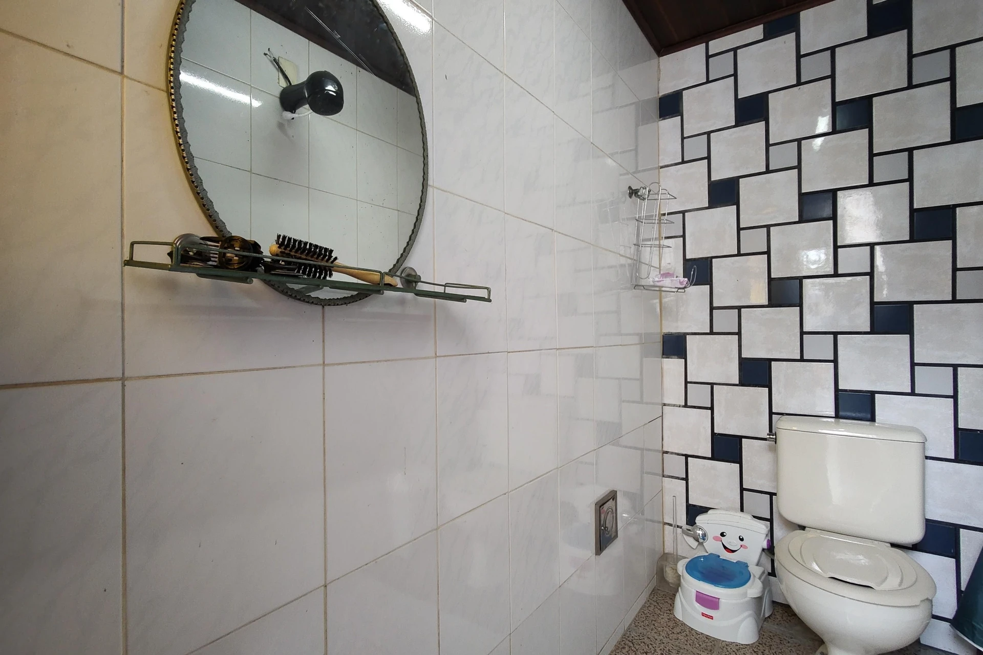 House with 3 bedrooms and a private backyard — photo 28