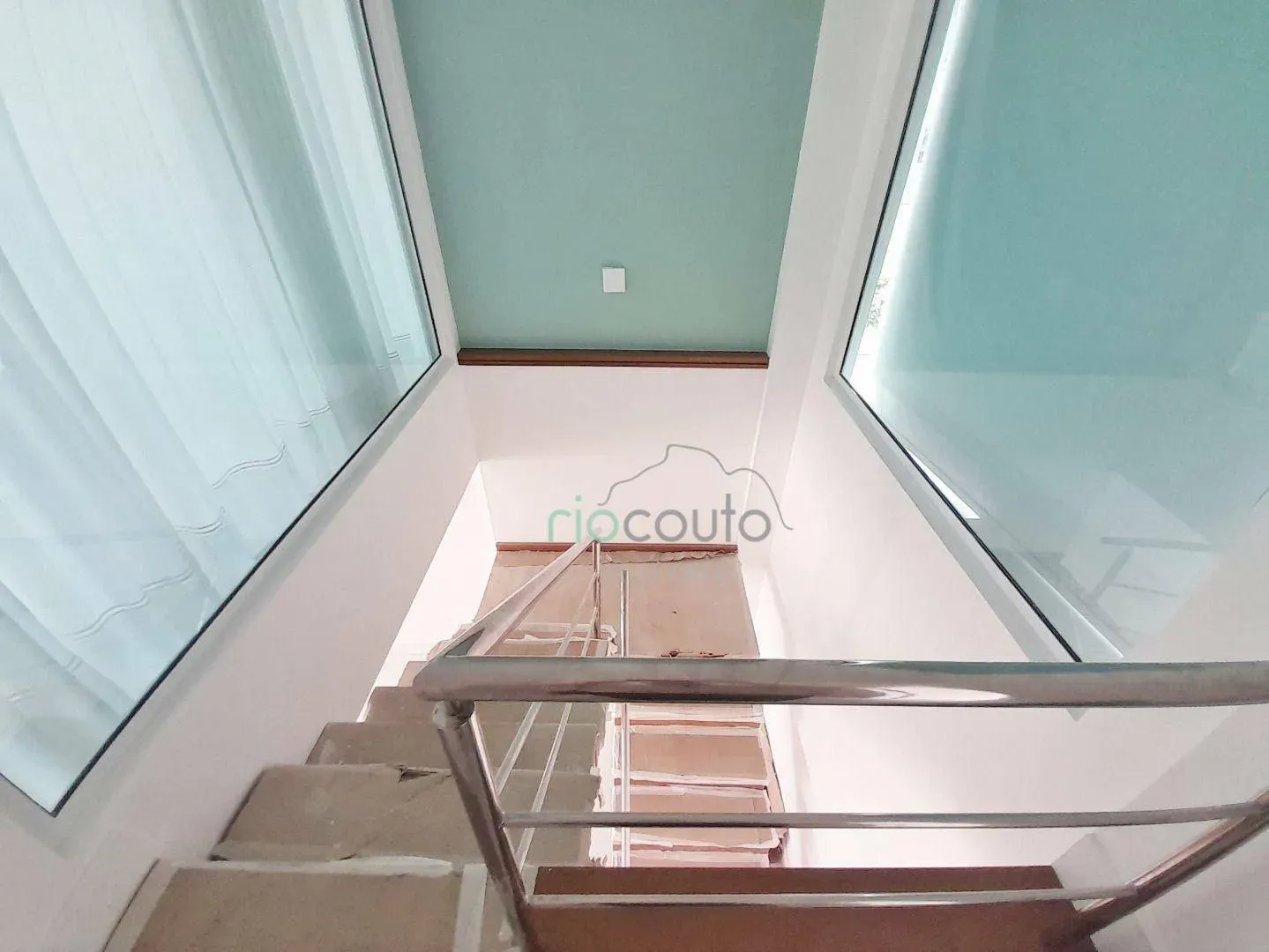 Apartment with 4 bedrooms and a balcony — photo 22