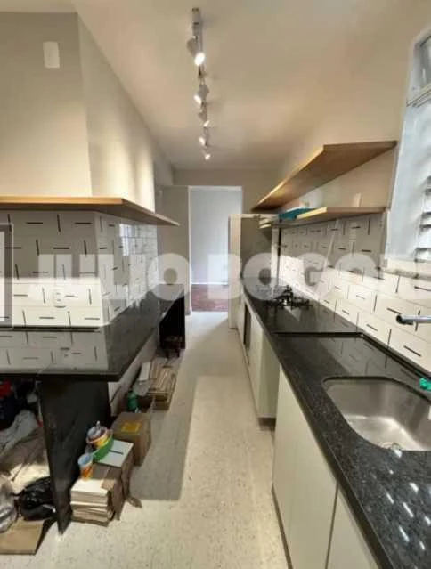 Wood or laminate floors in a 2-bedroom apartment, 65 m² — photo 2