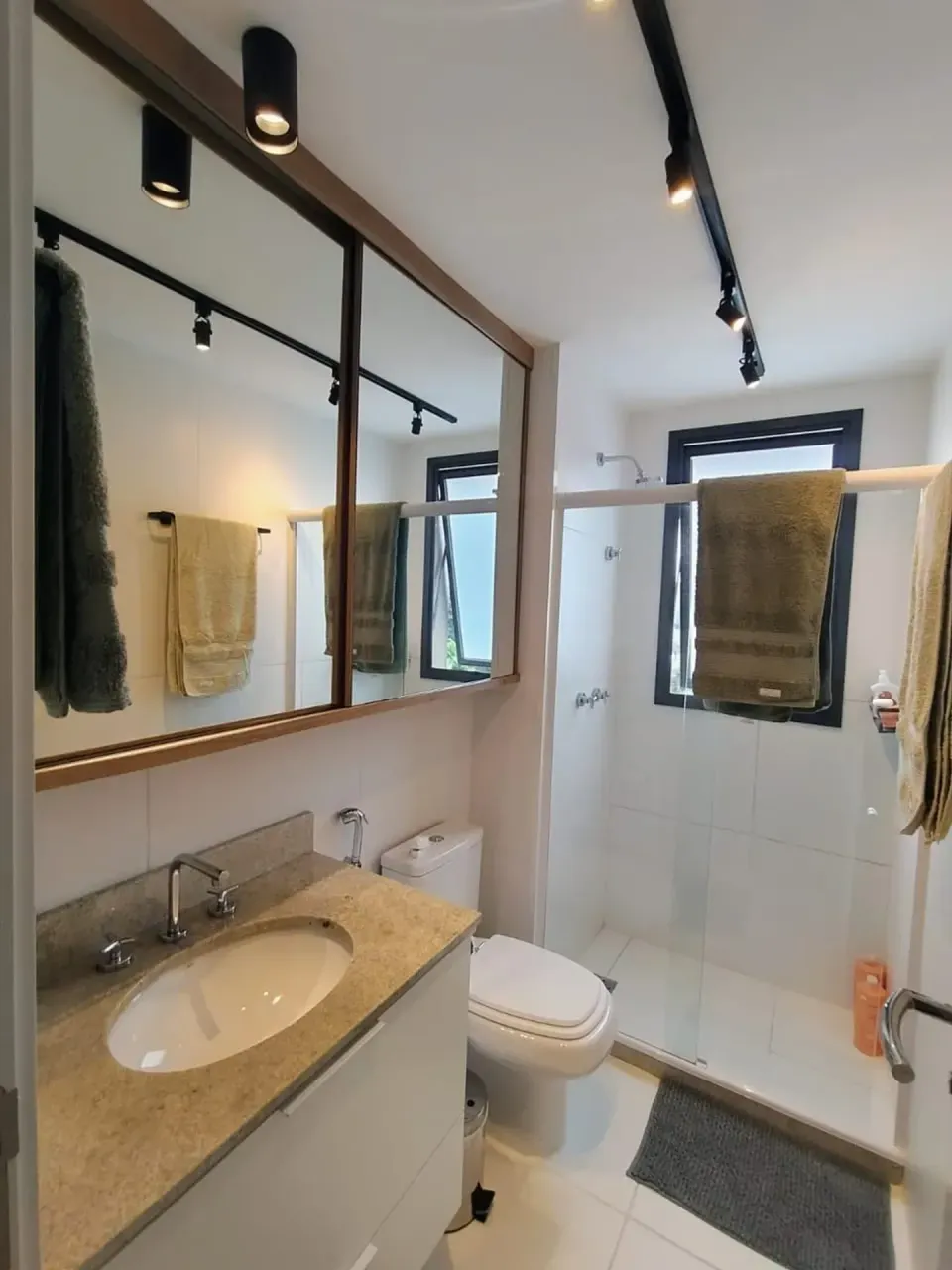 Furnished apartment with glassed-in balcony and 2 bedrooms — photo 7