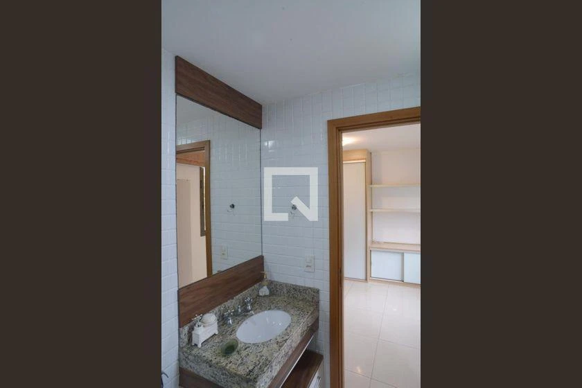 Glass-enclosed balcony in a 4-bedroom apartment, 233 m² — photo 36