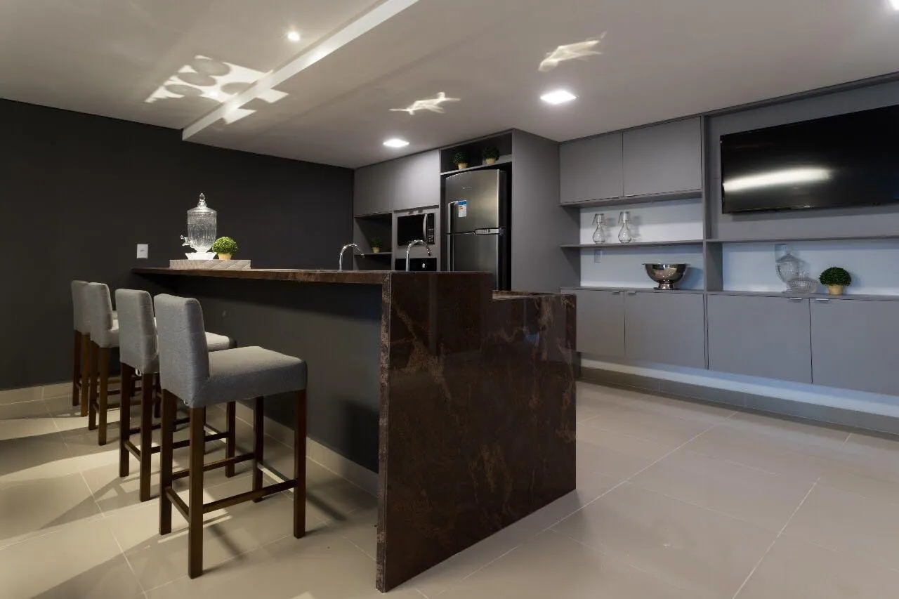3-bedroom apartment in a building with a gym — photo 2