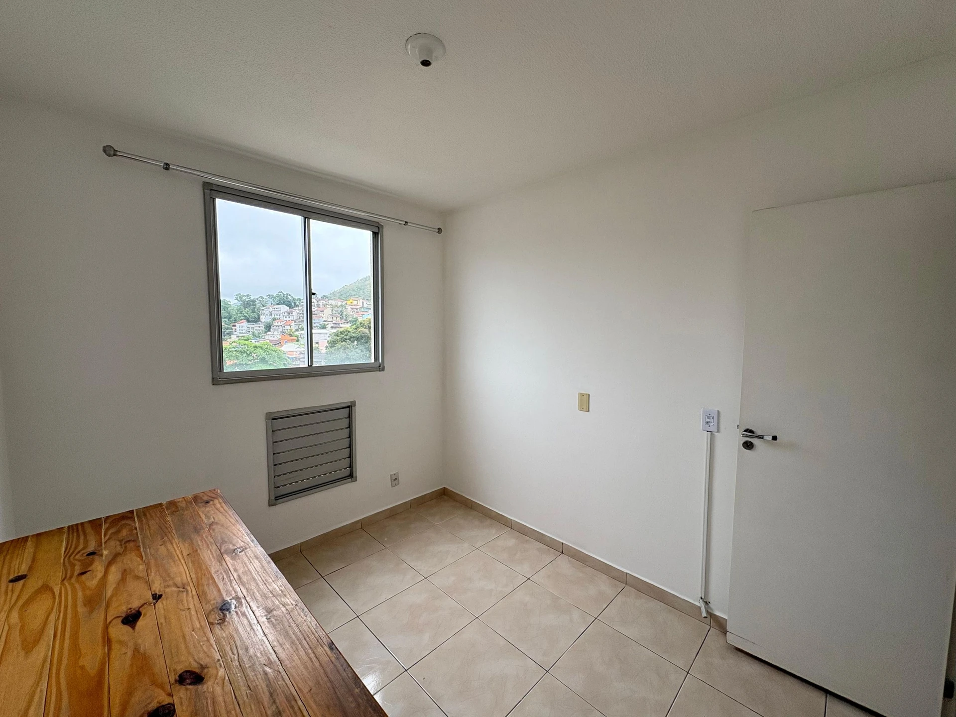 2-bedroom apartment with a mountain view — photo 12