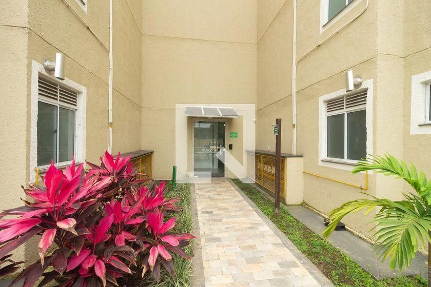 2-bedroom apartment in a building with a gym — photo 2