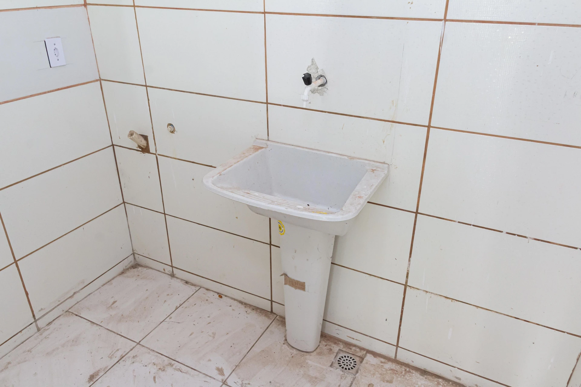 Unfurnished studio rental with private garden and 1 suite — photo 32