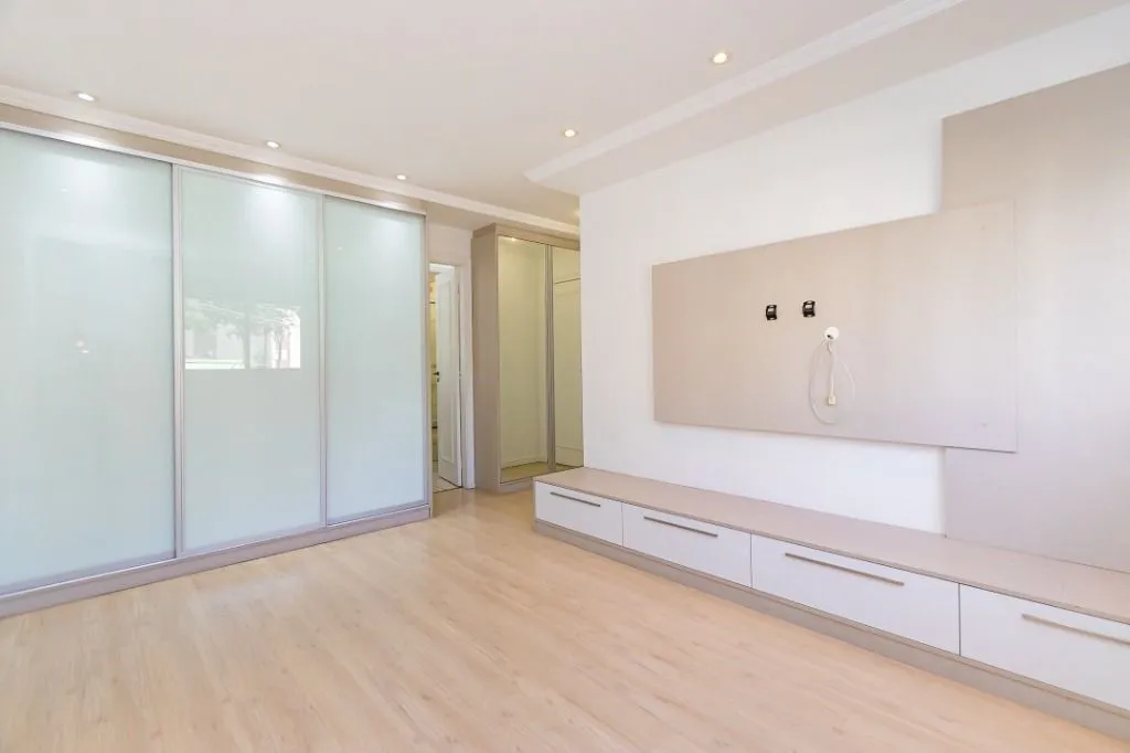 214 m² apartment with a balcony and 3 bedrooms — photo 6