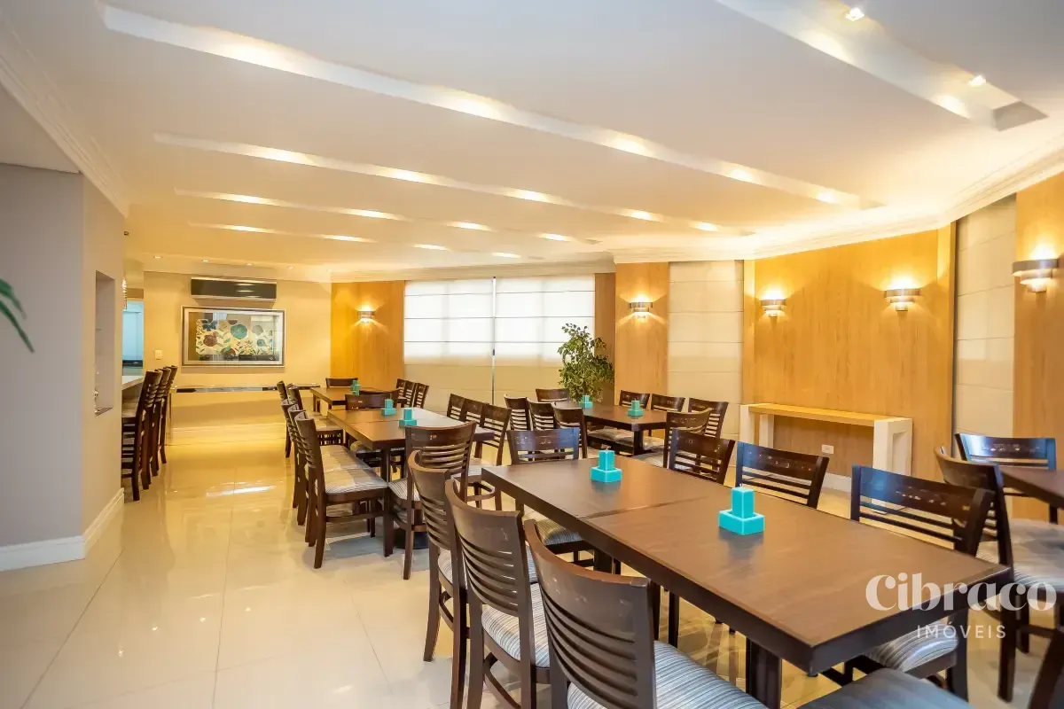 250 m² apartment with 3 bedrooms and a balcony — photo 44