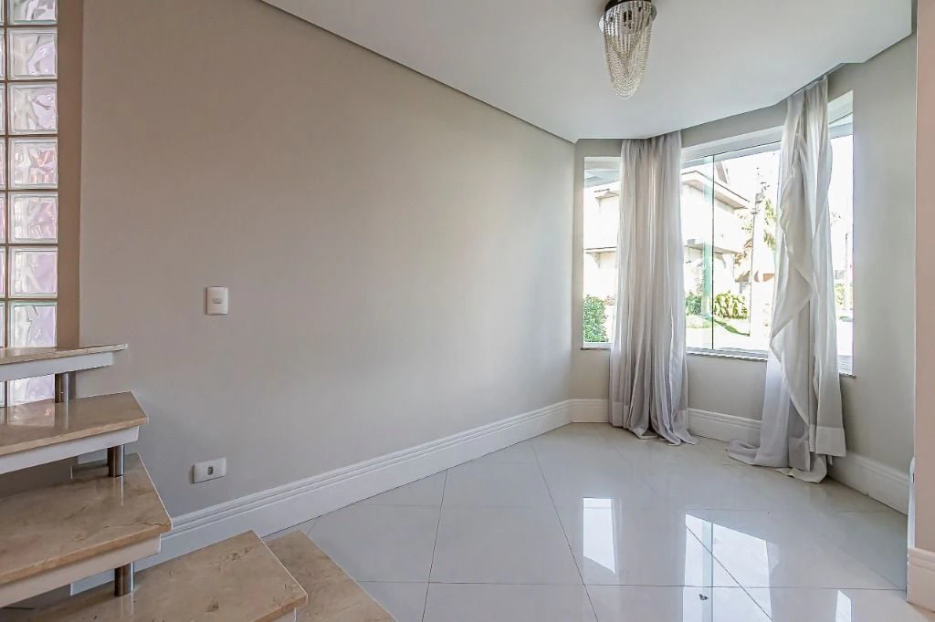 5-bedroom house with a private pool in Curitiba — photo 19