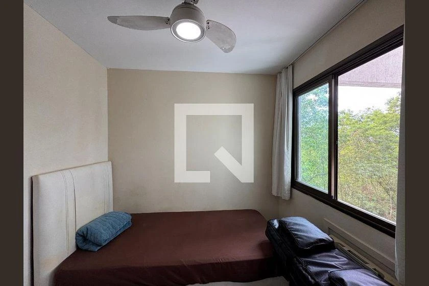 3-bedroom apartment with a glass-enclosed balcony — photo 26