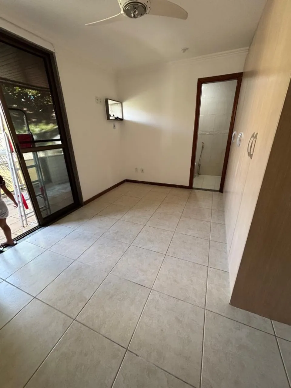 Walk-in closet in a 2-bedroom apartment, 85 m² — photo 2