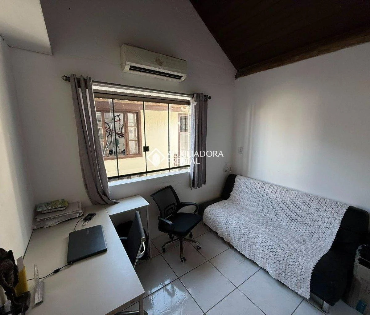 3-bedroom house with a grill on the balcony in Florianópolis — photo 5