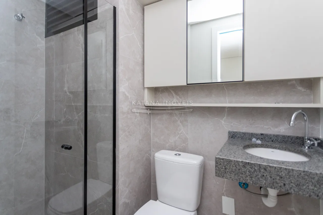 Apartamento de 1 quarto com cozinha compacta e box de vidro — photo 4
