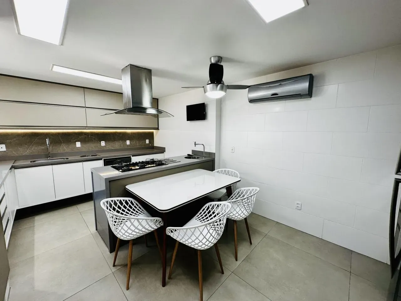 Furnished house, 250 m², with a grill on the balcony — photo 2