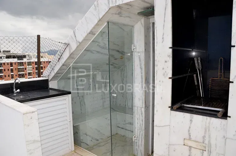 Furnished 3-bedroom apartment with enclosed glass balcony — photo 17