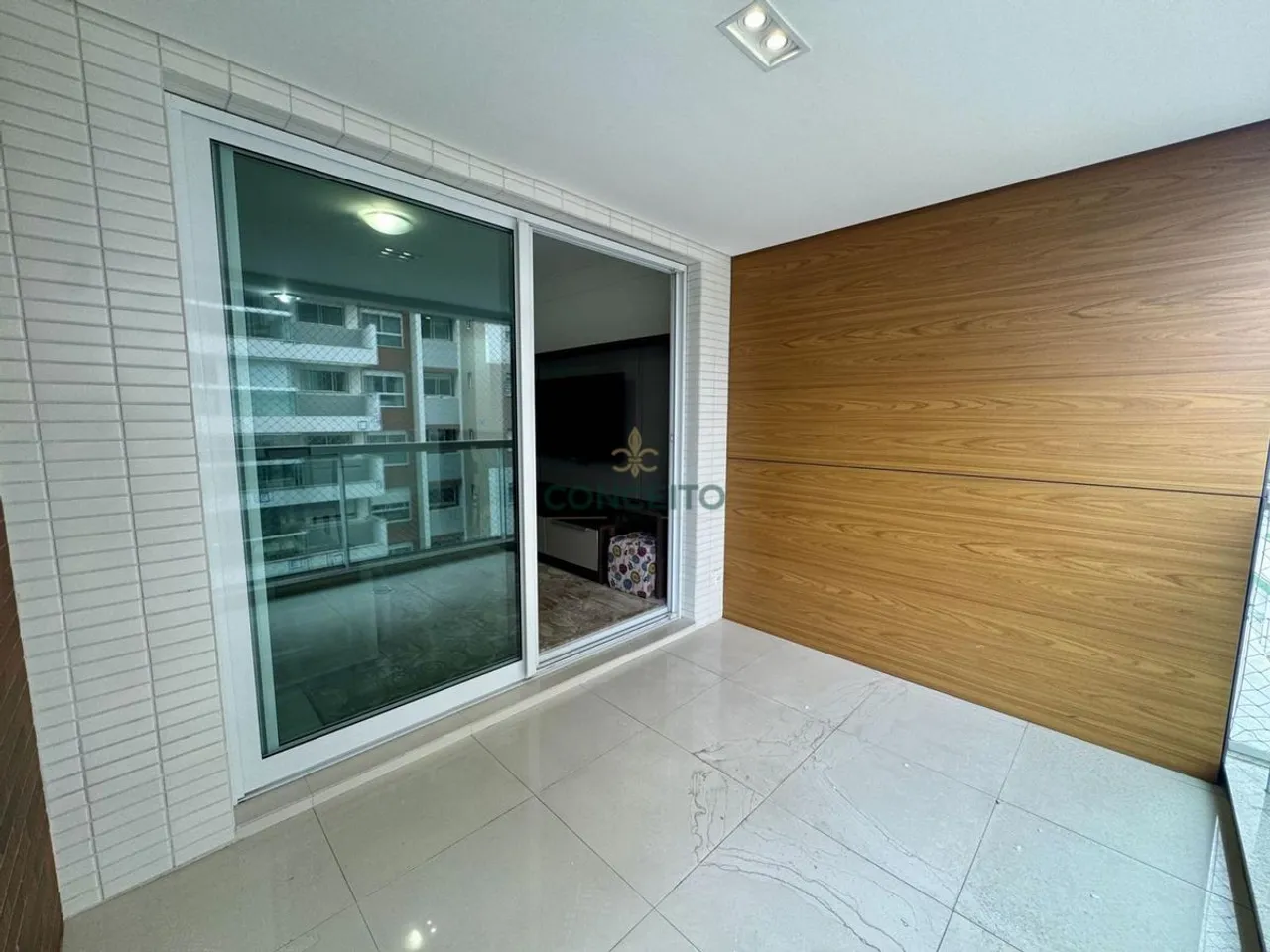 Furnished apartment, 94 m², with a glass-enclosed balcony — photo 13