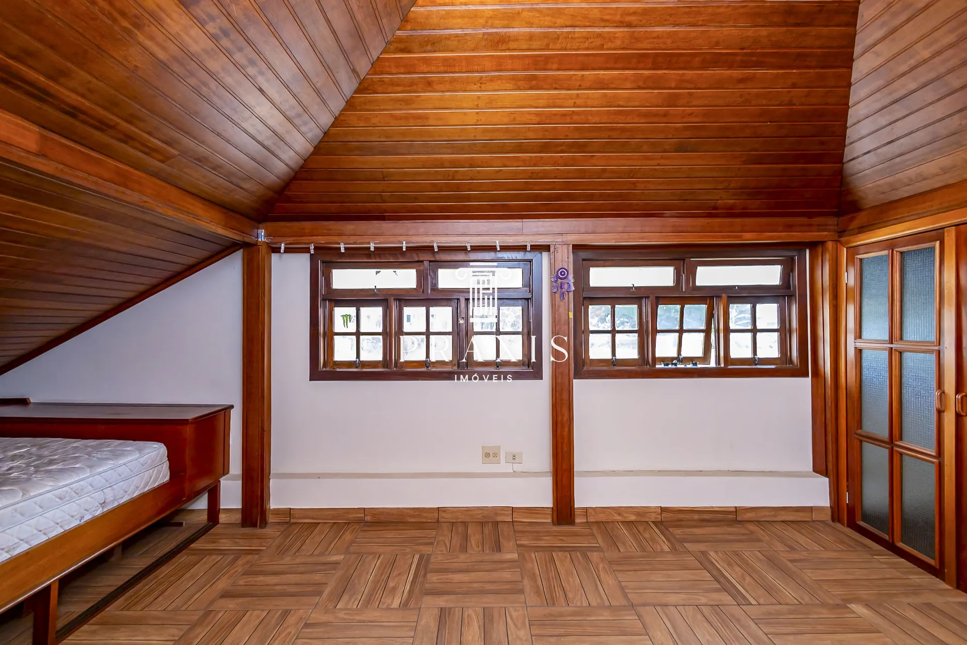 207 m² house with 5 bedrooms, 2 suites and 2 parking — photo 46