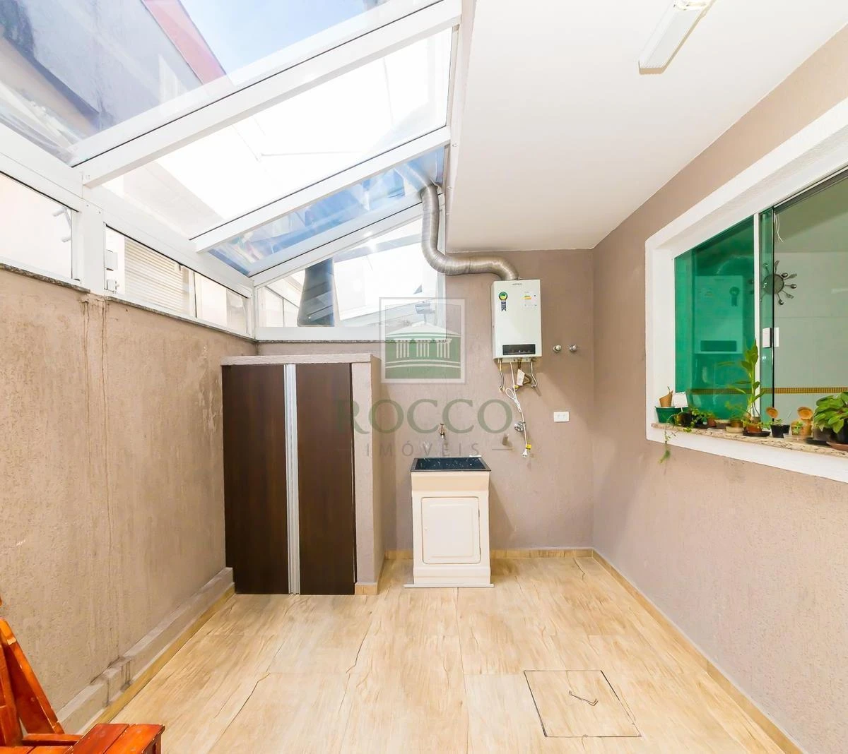 3-bedroom house with a bathtub — photo 10