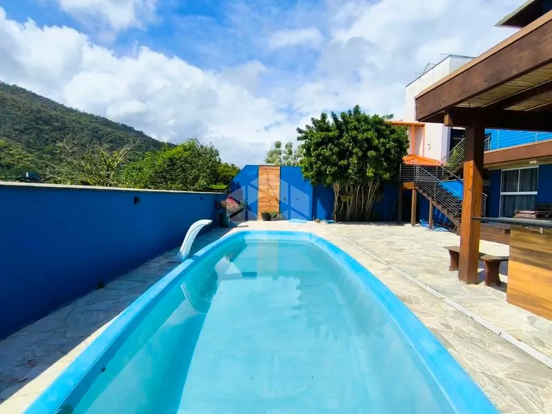 Casa mobiliada, 350 m², com vista para as montanhas