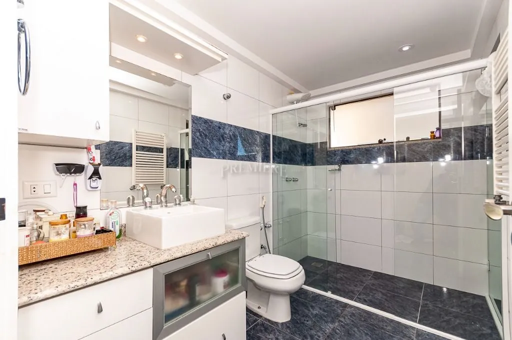 Furnished house with 4 bedrooms across 1167 m² and 8 spots — photo 79