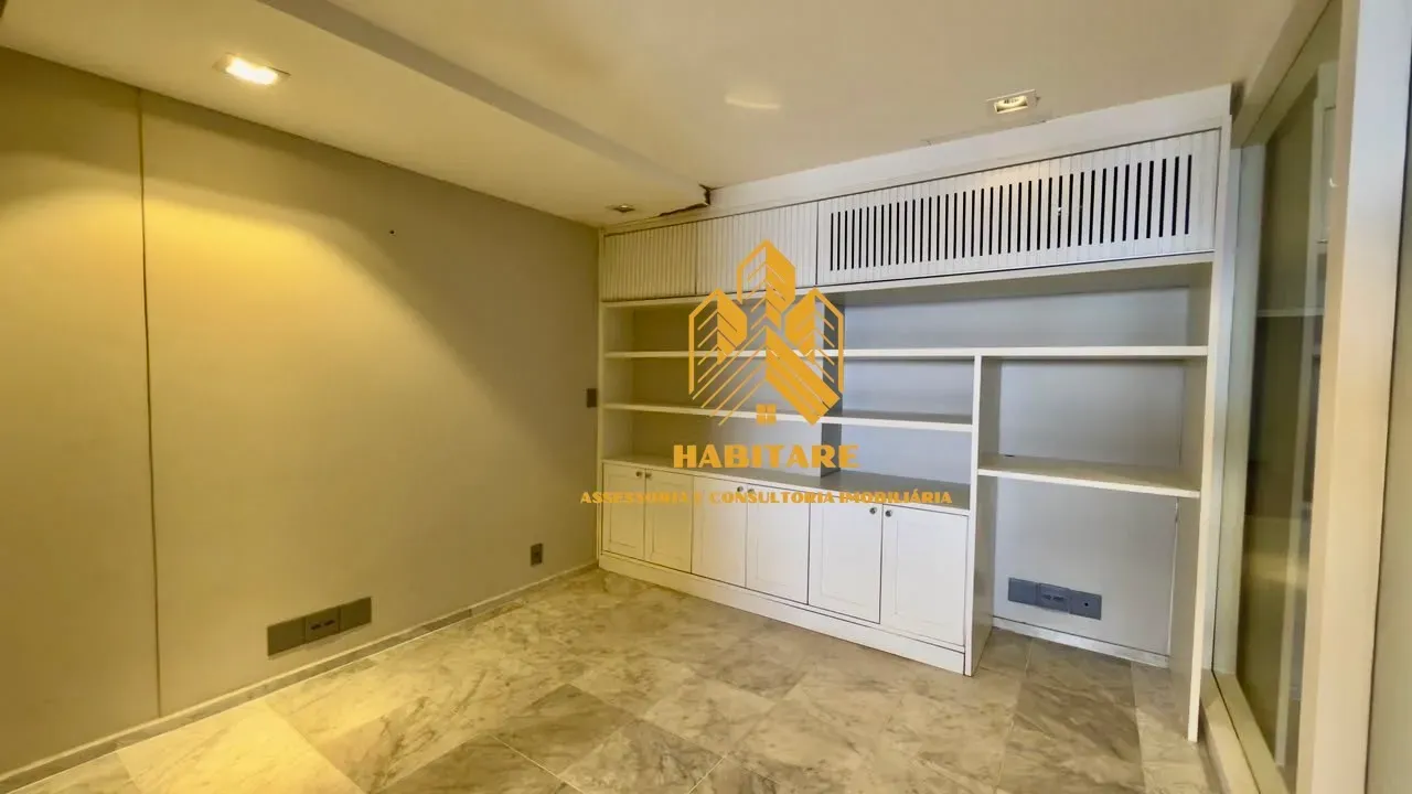 465 m² apartment with a water view and a bathtub — photo 35