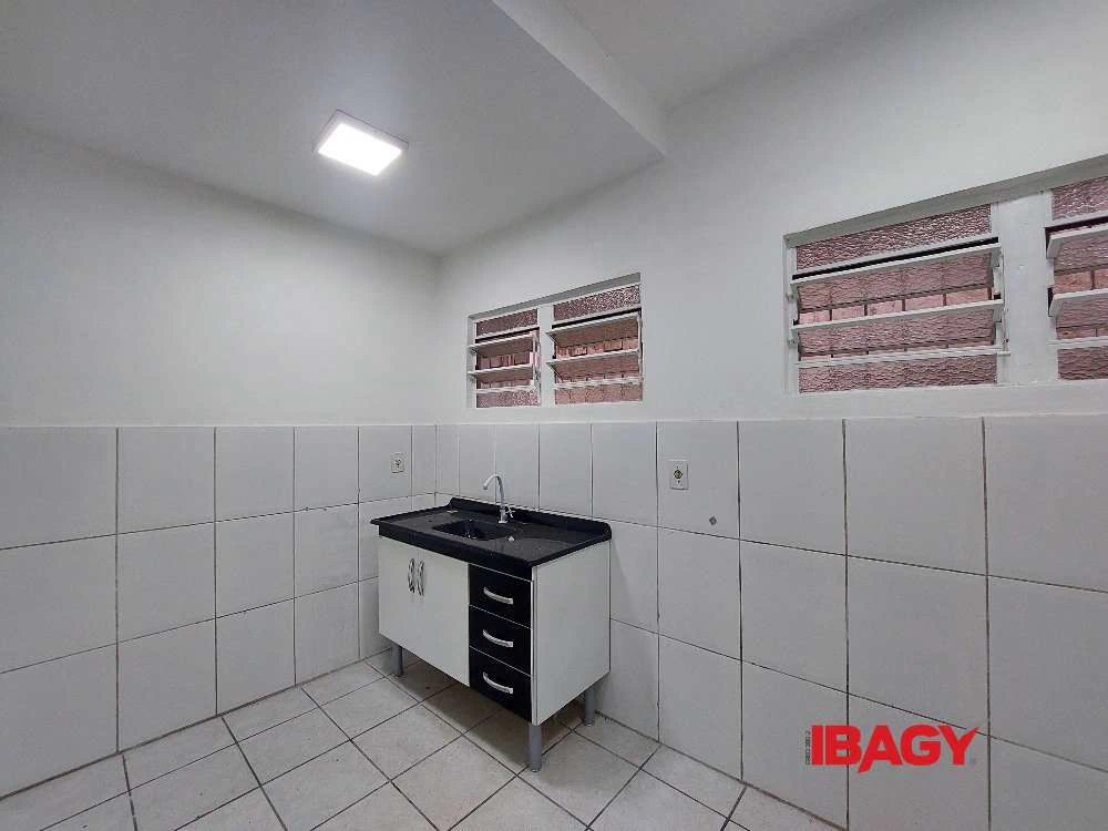 Unfurnished kitnet with laundry area and 1 bathroom, 47 m² — photo 3