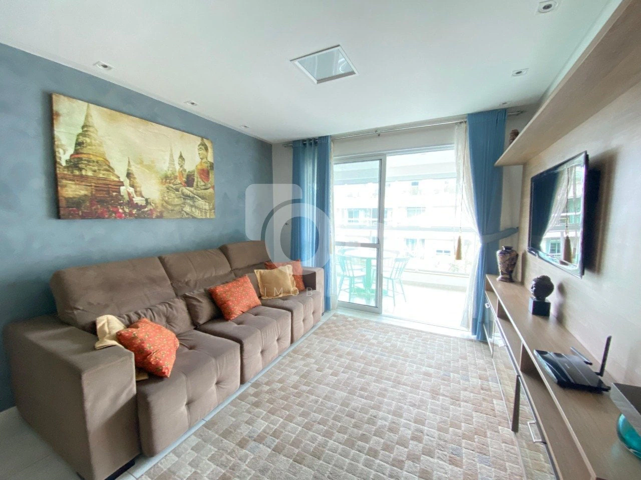 Furnished apartment, 105 m², with a glass-enclosed balcony — photo 4