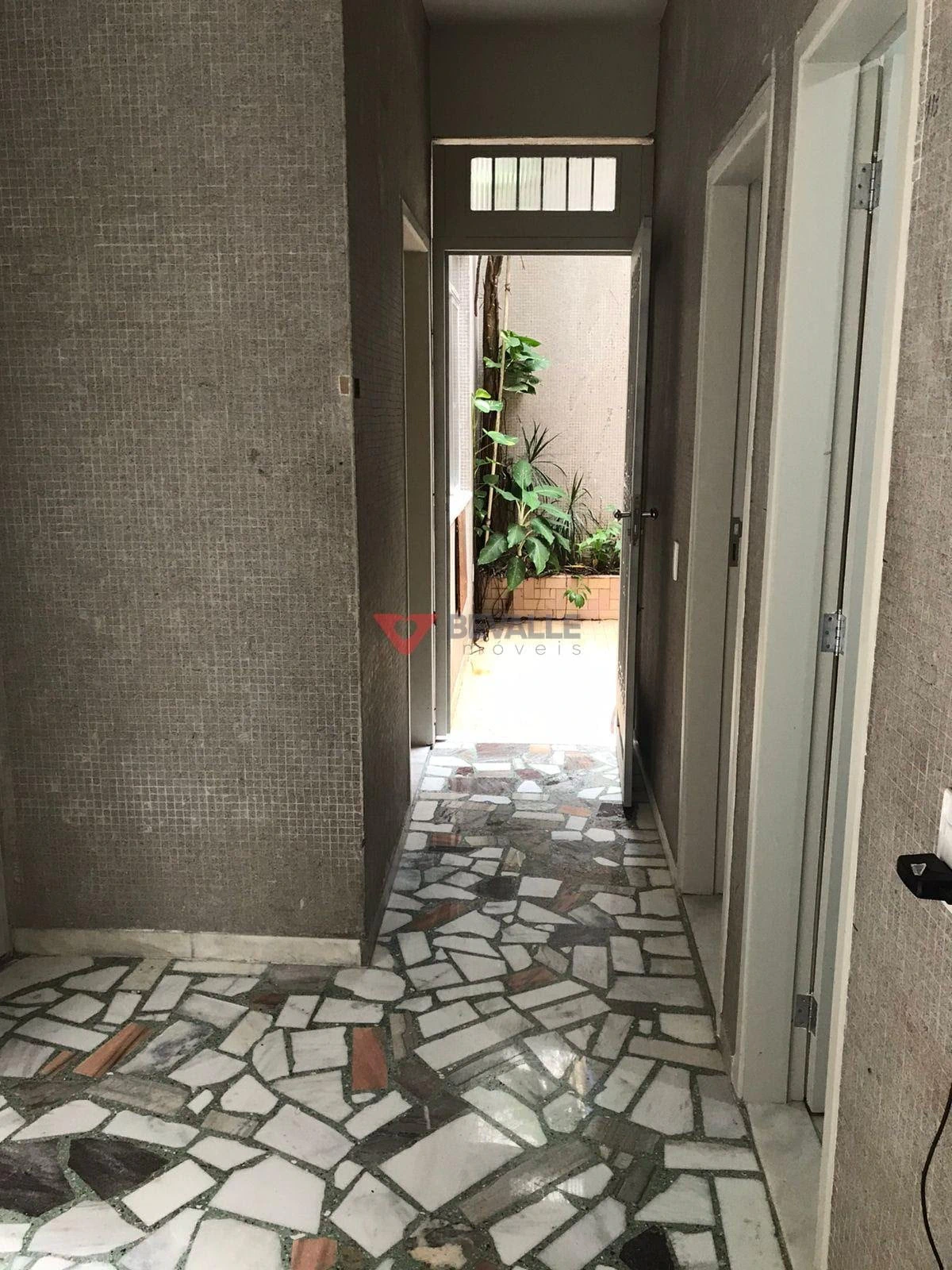 Rental house with 8 bedrooms and a balcony — photo 26