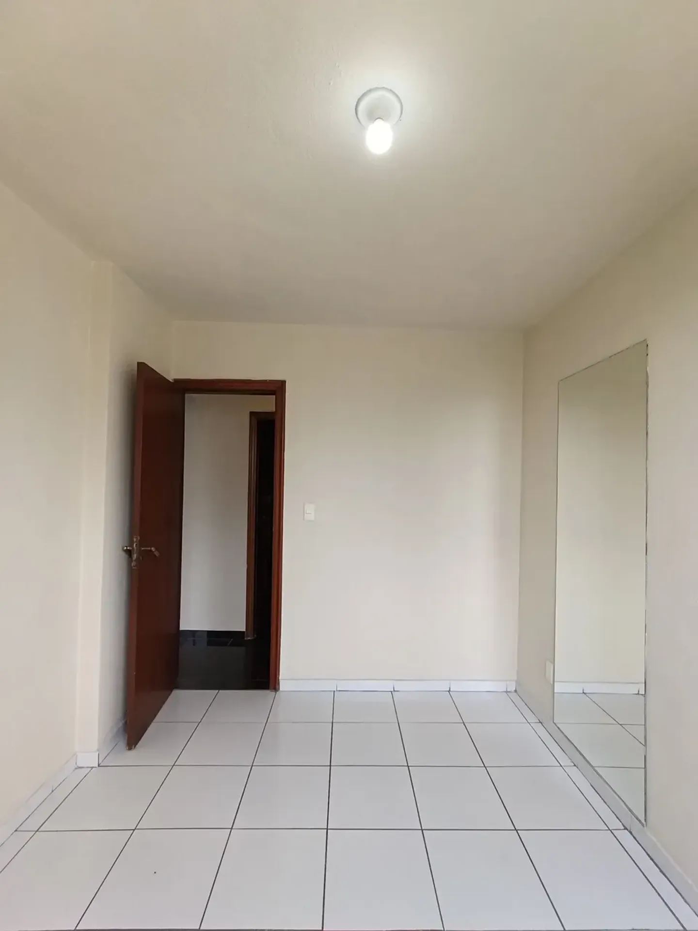 2-bedroom apartment in a building with a gym — photo 16