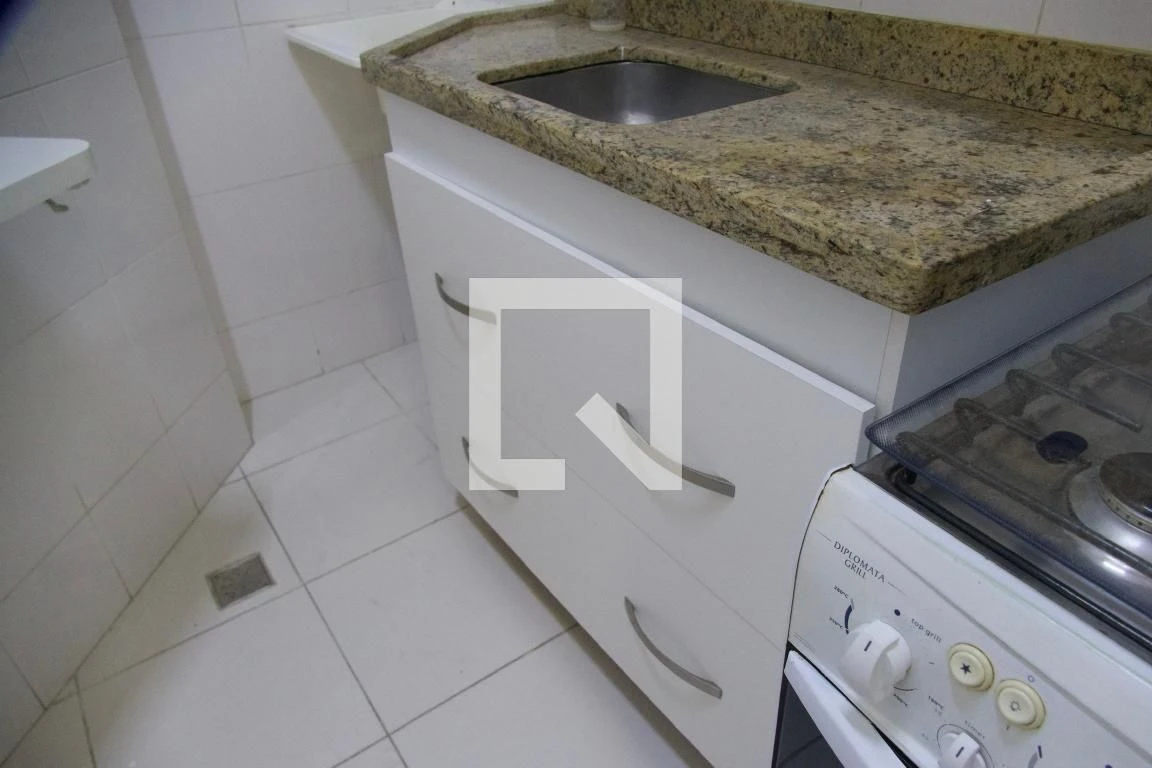 Unfurnished 1-bedroom apartment with a separate kitchen — photo 6