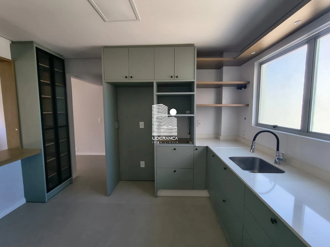 3-bedroom apartment with a home office — photo 5