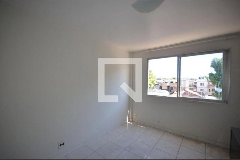 2-bedroom apartment with a glass shower box and pets allowed — photo 25