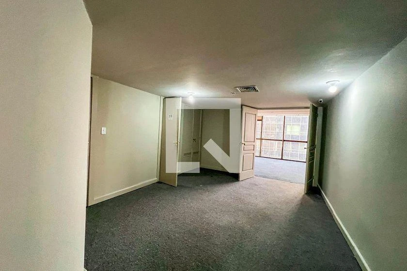 Apartment with 8 bedrooms, 3 bathrooms and 350 m² — photo 40