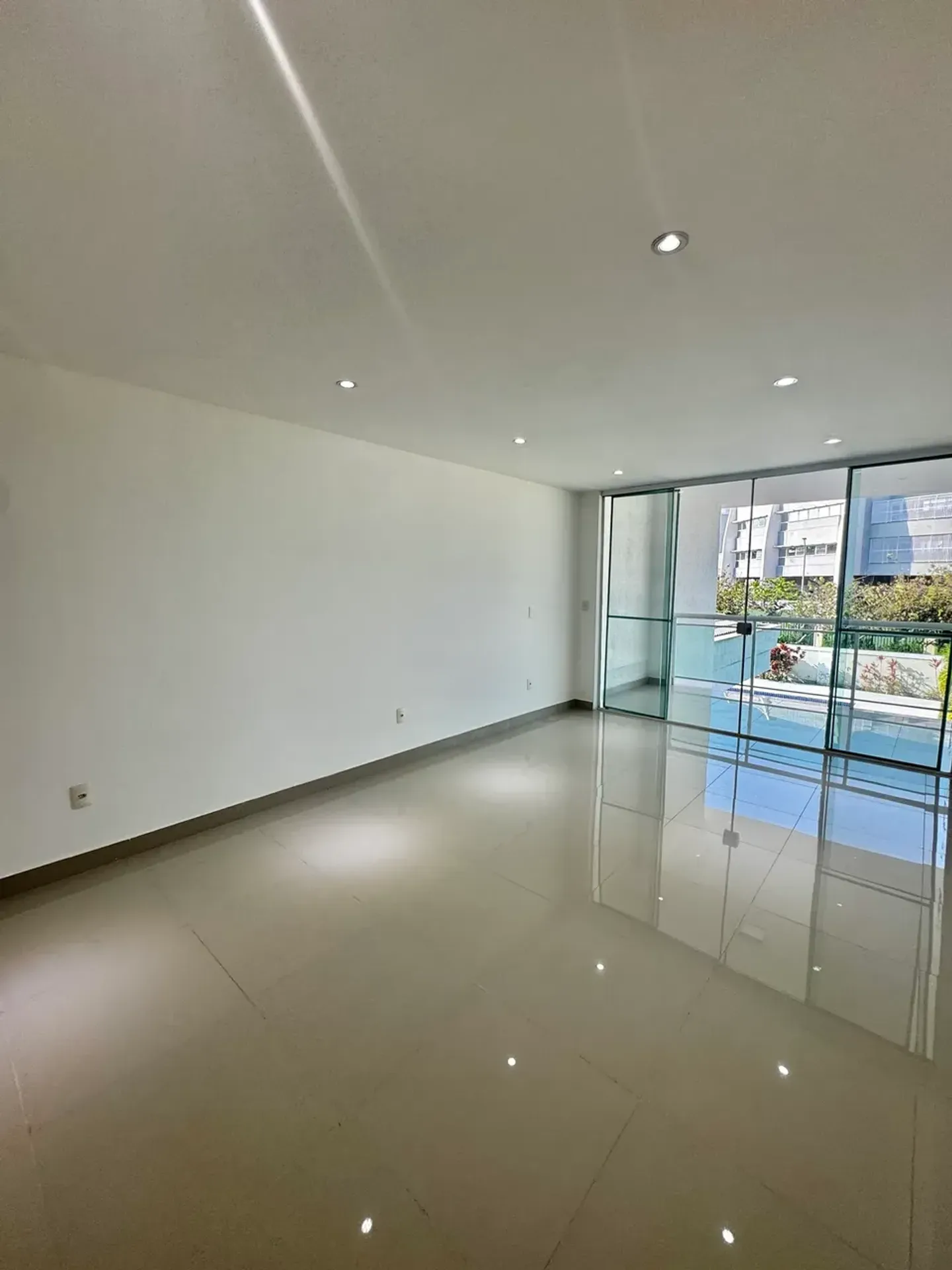 Unfurnished house with 5 bedrooms and 5 bathrooms — photo 20