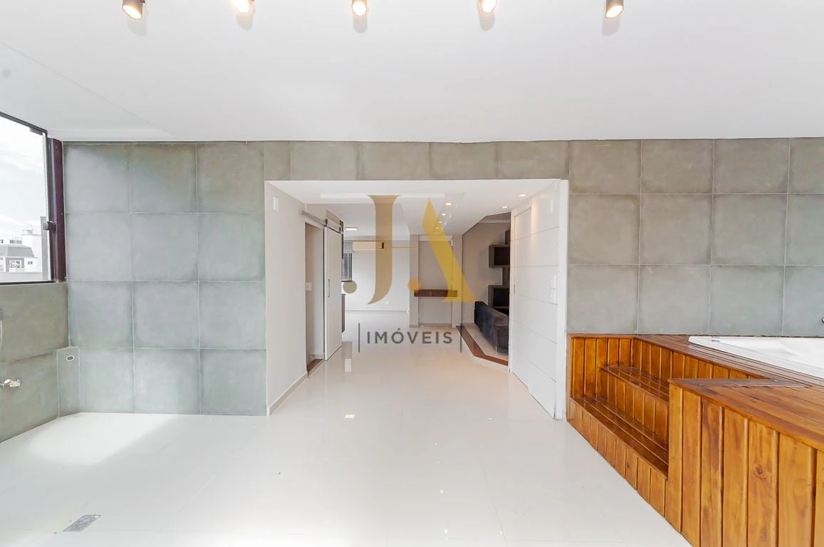 Furnished apartment, 210 m², with a glass-enclosed balcony — photo 19