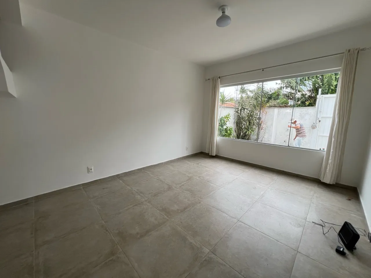 Balcony with a grill in a 2-bedroom house, 120 m² — photo 8