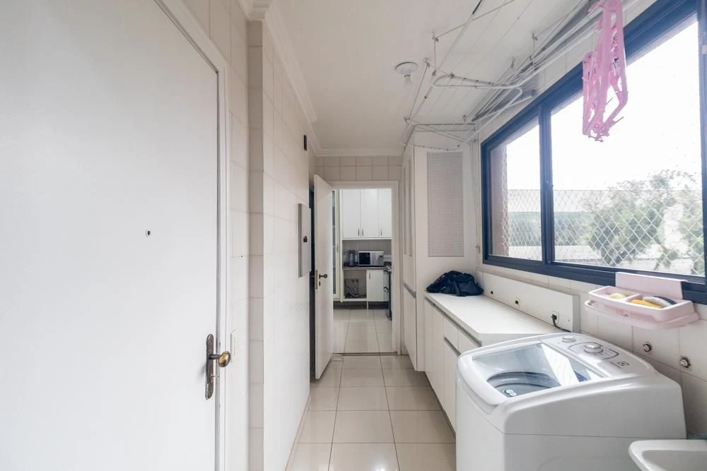 3-bedroom apartment with a washing machine — photo 44